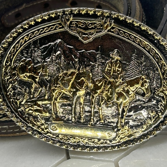 Western Style Belt Buckle has Horses & Cowboys on a Mountain Range Sz42 - Picture 3 of 6